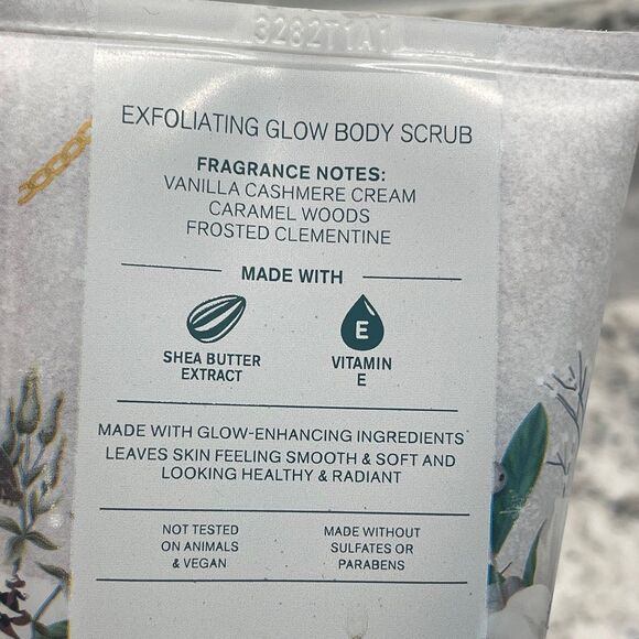 Bath & Body Works 8 oz. SNOWFLAKES & CASHMERE Exfoliating Glow Body - Picture 4 of 5